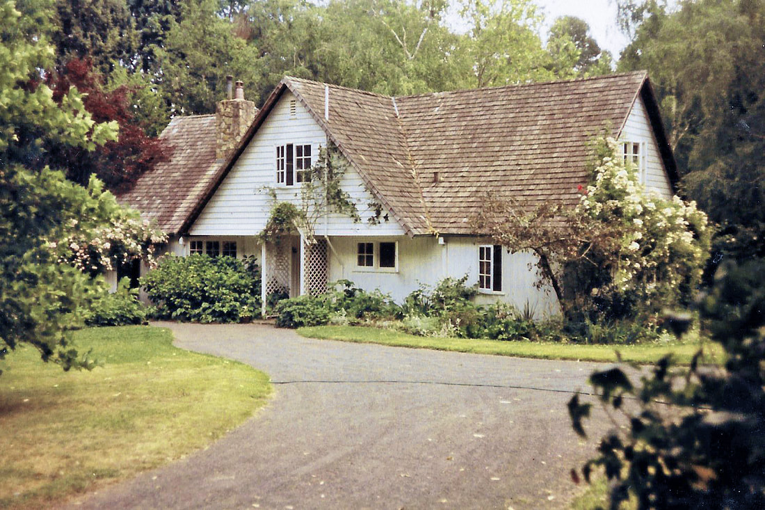 Bickleigh Vale, Lynton Lee with shingle roof, 1981